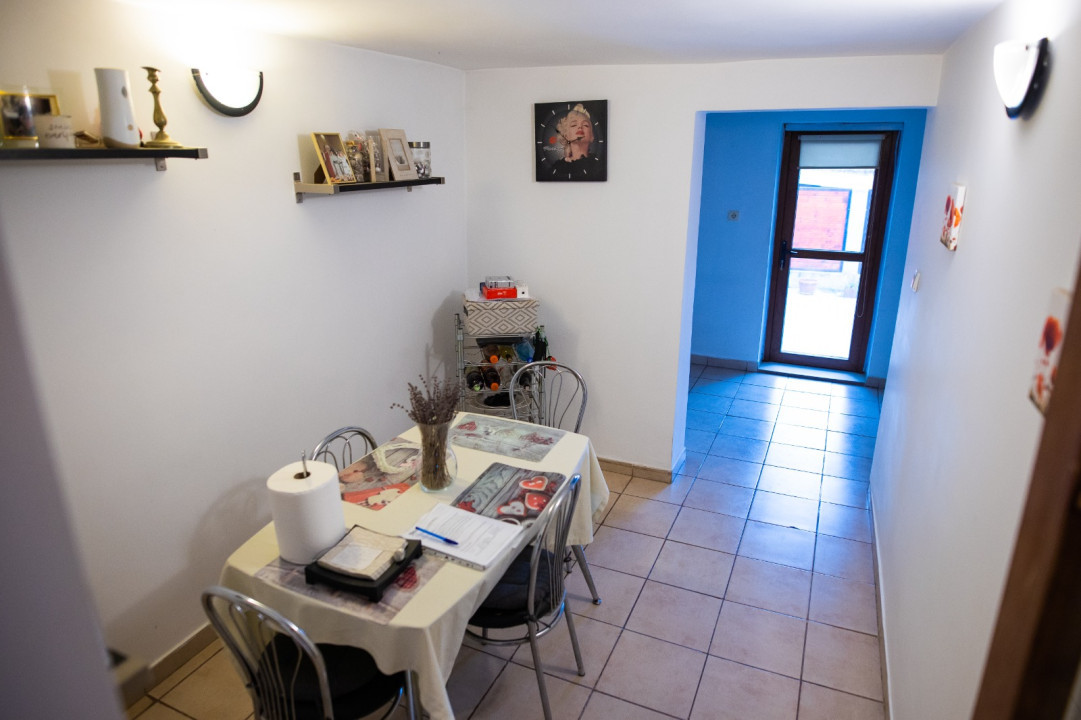 Casa parter, etaj si mansarda str Gheorghe Doja, Craiova- pret bun !