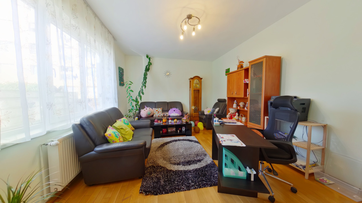 REZERVAT - Închiriere casa spațioasă cu 6 camere - intrare cartier Tractorul