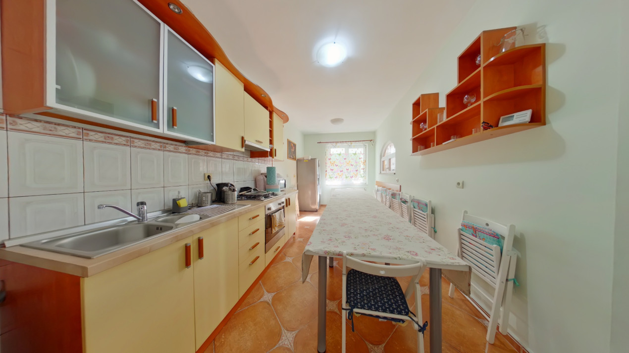 REZERVAT - Închiriere casa spațioasă cu 6 camere - intrare cartier Tractorul