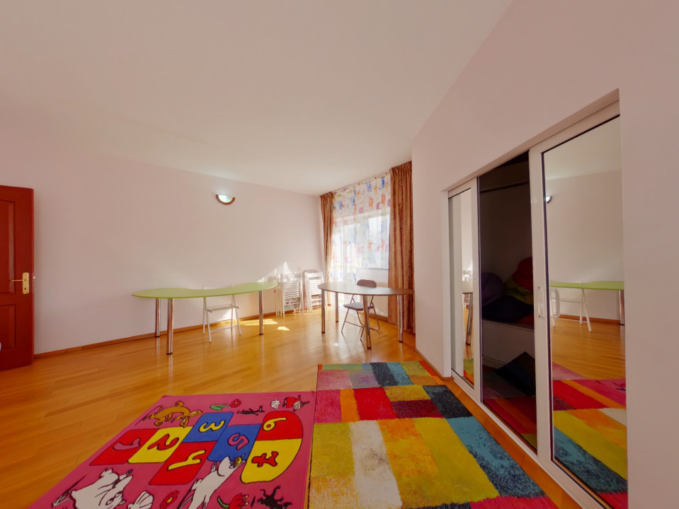 REZERVAT - Închiriere casa spațioasă cu 6 camere - intrare cartier Tractorul