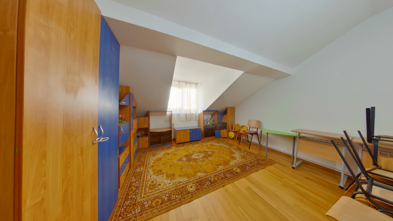 REZERVAT - Închiriere casa spațioasă cu 6 camere - intrare cartier Tractorul