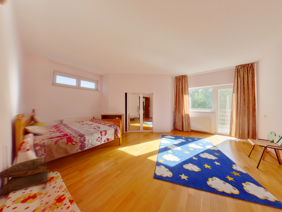 REZERVAT - Închiriere casa spațioasă cu 6 camere - intrare cartier Tractorul