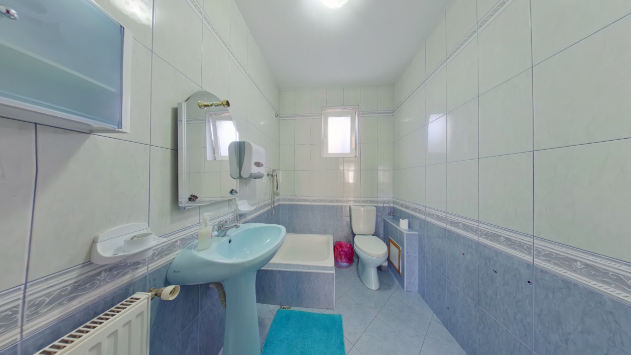 REZERVAT - Închiriere casa spațioasă cu 6 camere - intrare cartier Tractorul