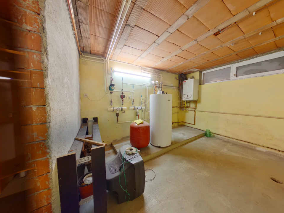 REZERVAT - Închiriere casa spațioasă cu 6 camere - intrare cartier Tractorul