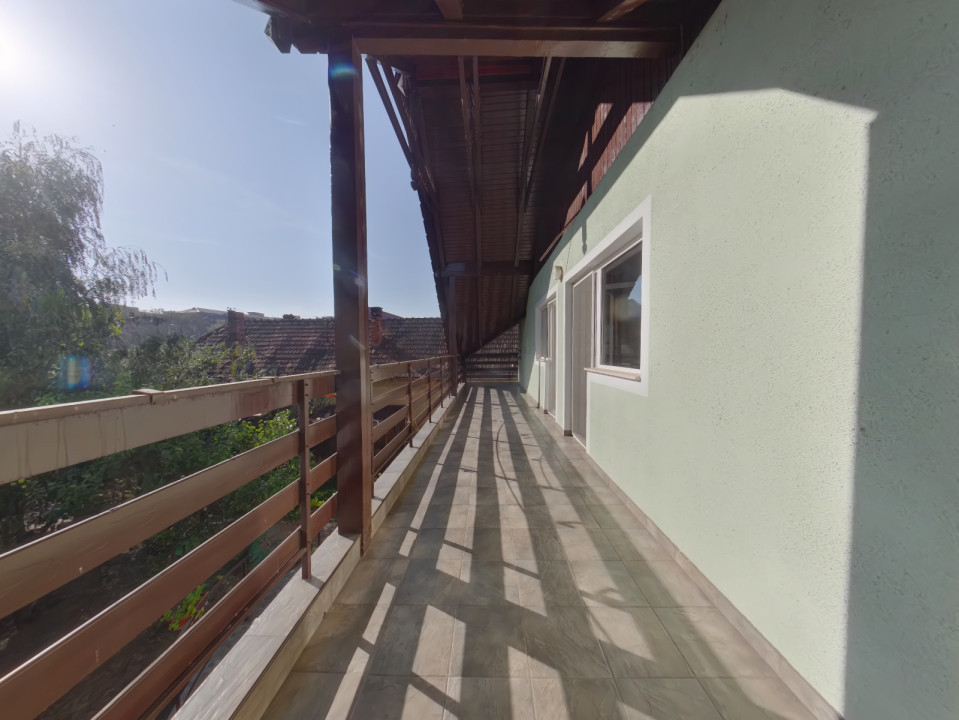 REZERVAT - Închiriere casa spațioasă cu 6 camere - intrare cartier Tractorul
