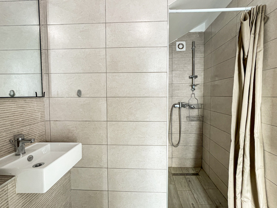 Casa insiruita, 3 camere, 2 bai, curte - Comision 0%, Sanpetru