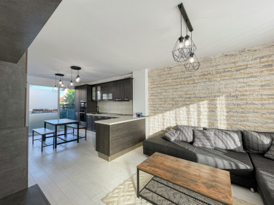 Casa insiruita, 3 camere, 2 bai, curte - Comision 0%, Sanpetru