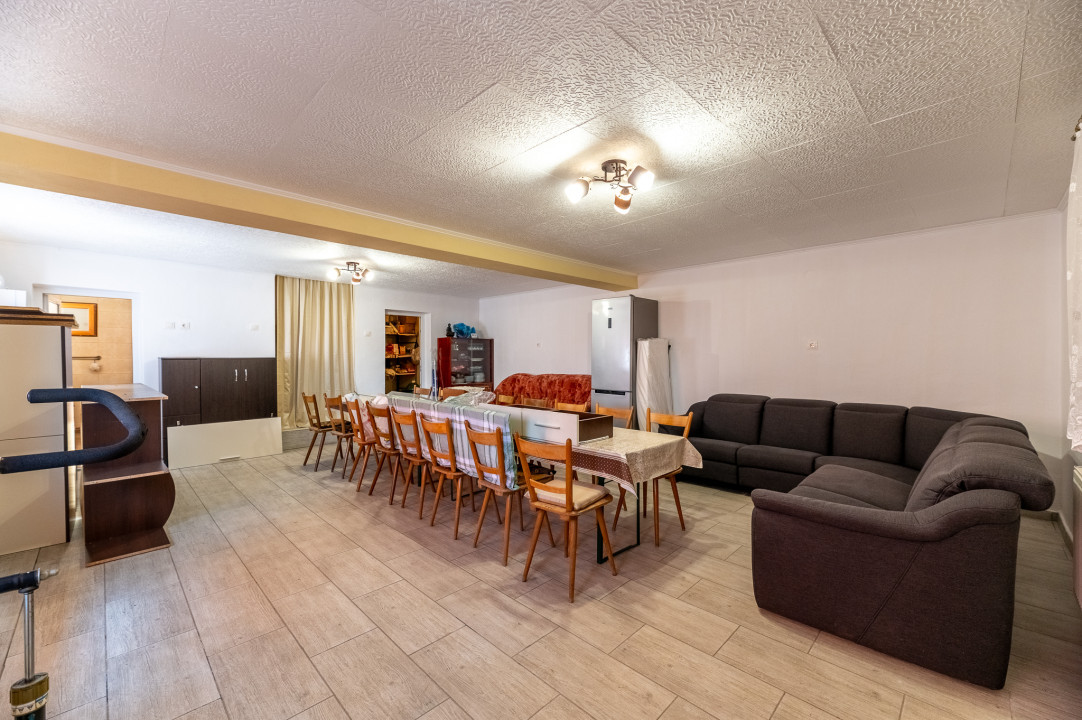 Casa de vânzare în Roșia - 1543 MP, 6 camere!