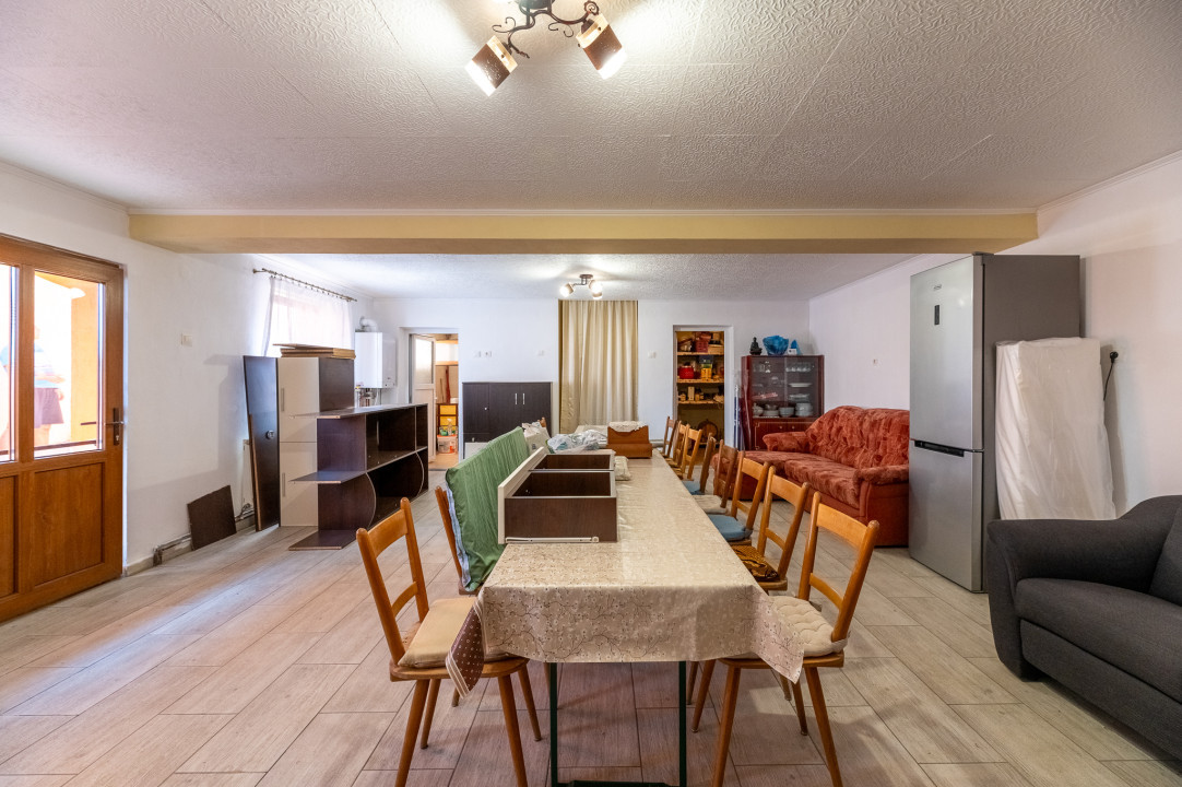 Casa de vânzare în Roșia - 1543 MP, 6 camere!