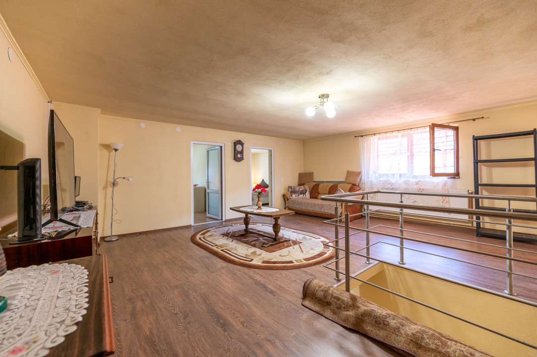 Casa de vânzare în Roșia - 1543 MP, 6 camere!