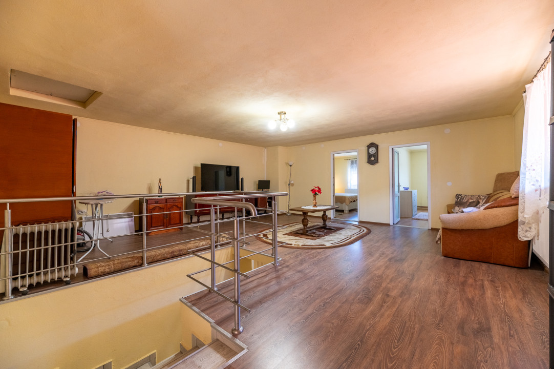 Casa de vânzare în Roșia - 1543 MP, 6 camere!