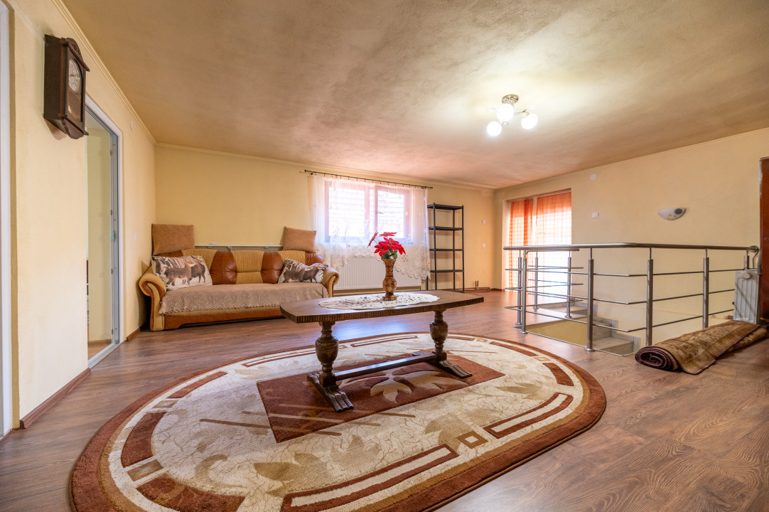 Casa de vânzare în Roșia - 1543 MP, 6 camere!