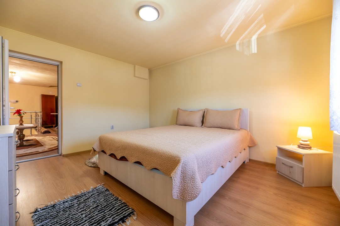Casa de vânzare în Roșia - 1543 MP, 6 camere!