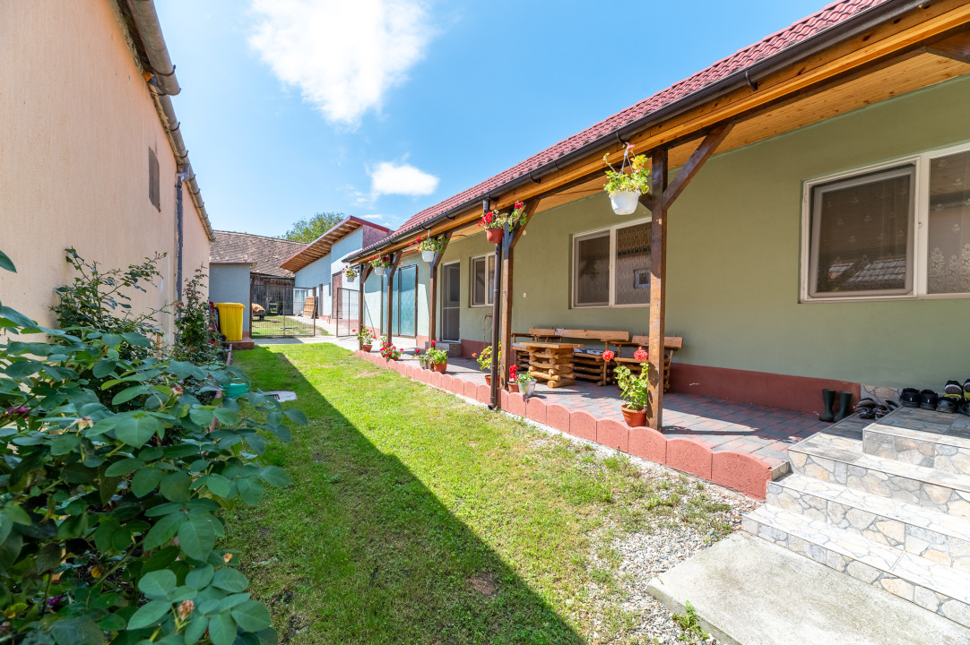 Casa de vânzare în Roșia - 1543 MP, 6 camere!