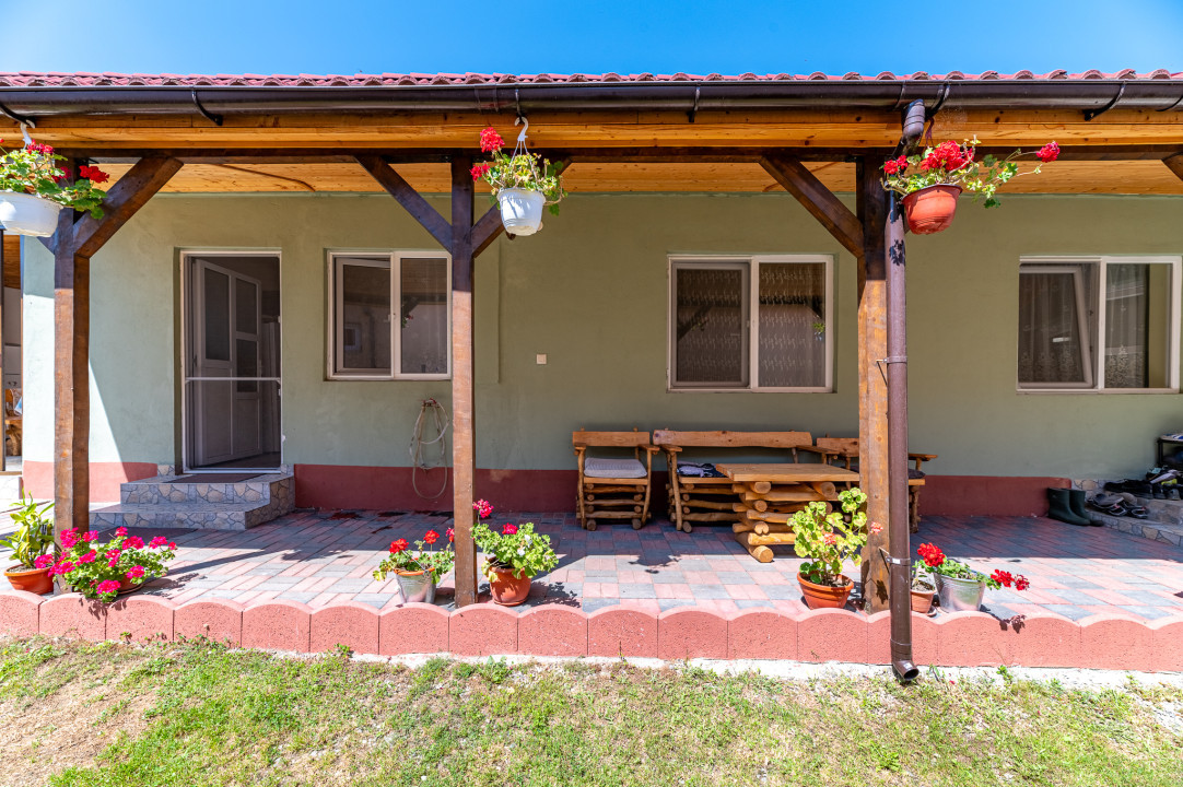 Casa de vânzare în Roșia - 1543 MP, 6 camere!