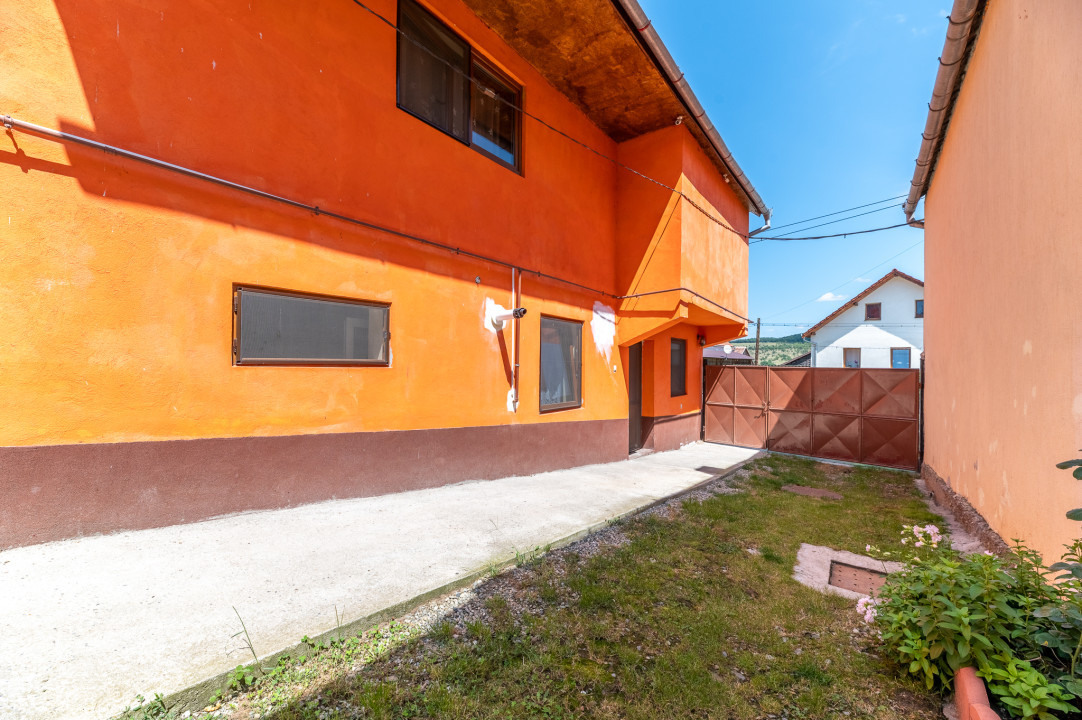 Casa de vânzare în Roșia - 1543 MP, 6 camere!