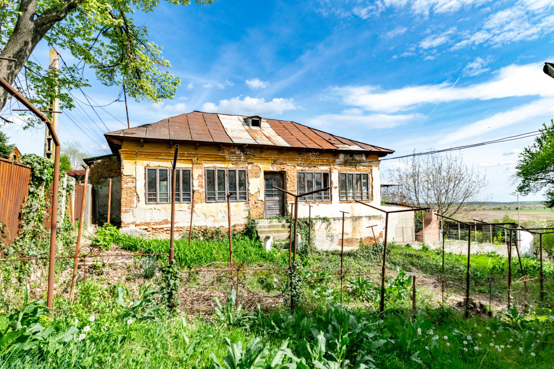 Casa Cosoveni 3080 mp, suprafata utila totala 130 mp 