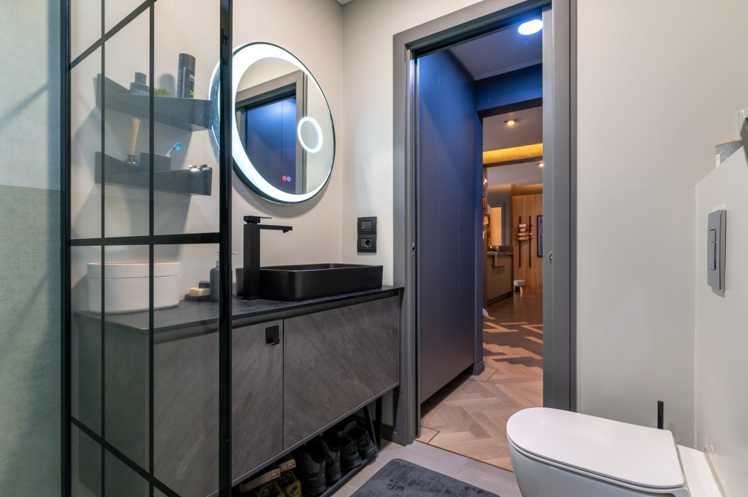 Apartament 3 camere, curte și design deosebit! 