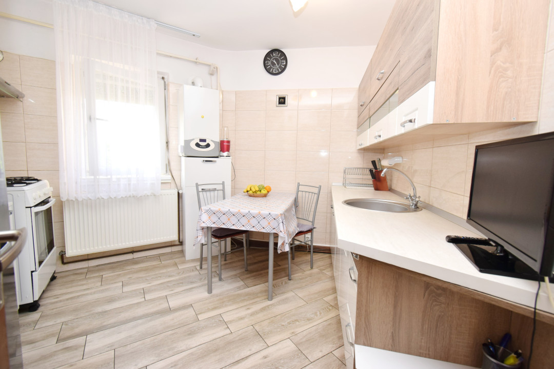 Apartament 2 camere decomandat, centrala termica, renovat si mobilat partial 