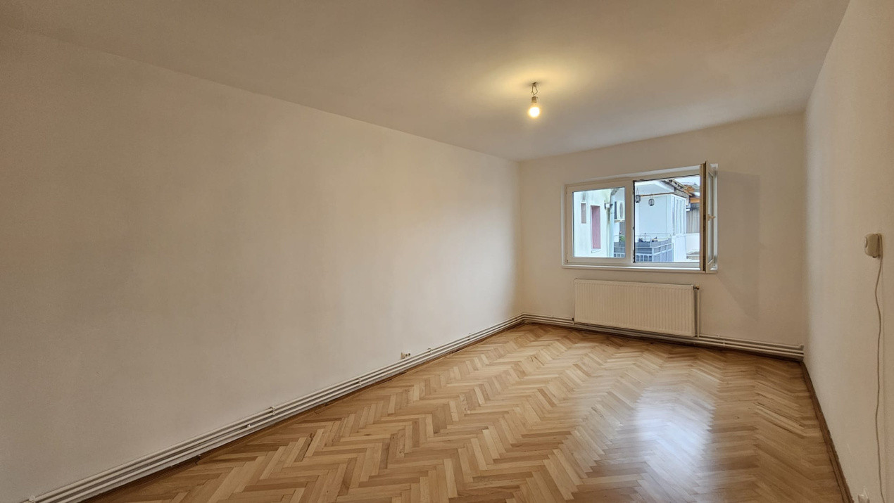 Apartament 3 camere, decomandat, 56 mpu, Valea Aurie