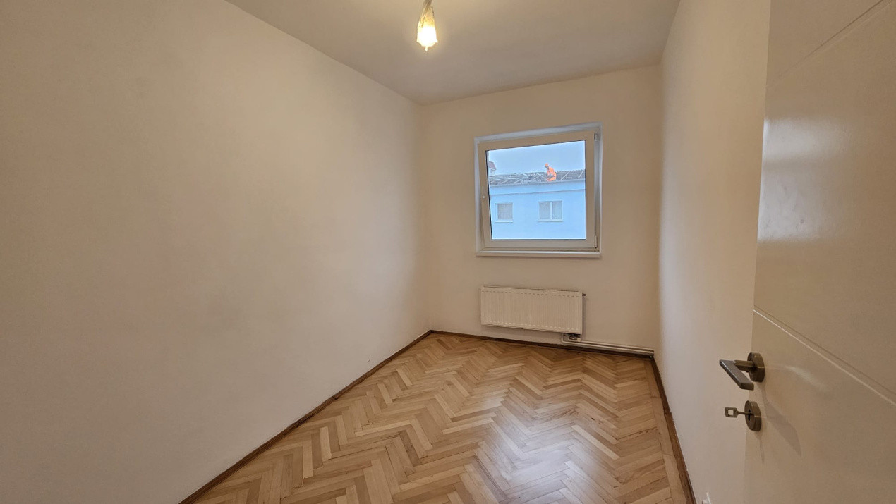 Apartament 3 camere, decomandat, 56 mpu, Valea Aurie