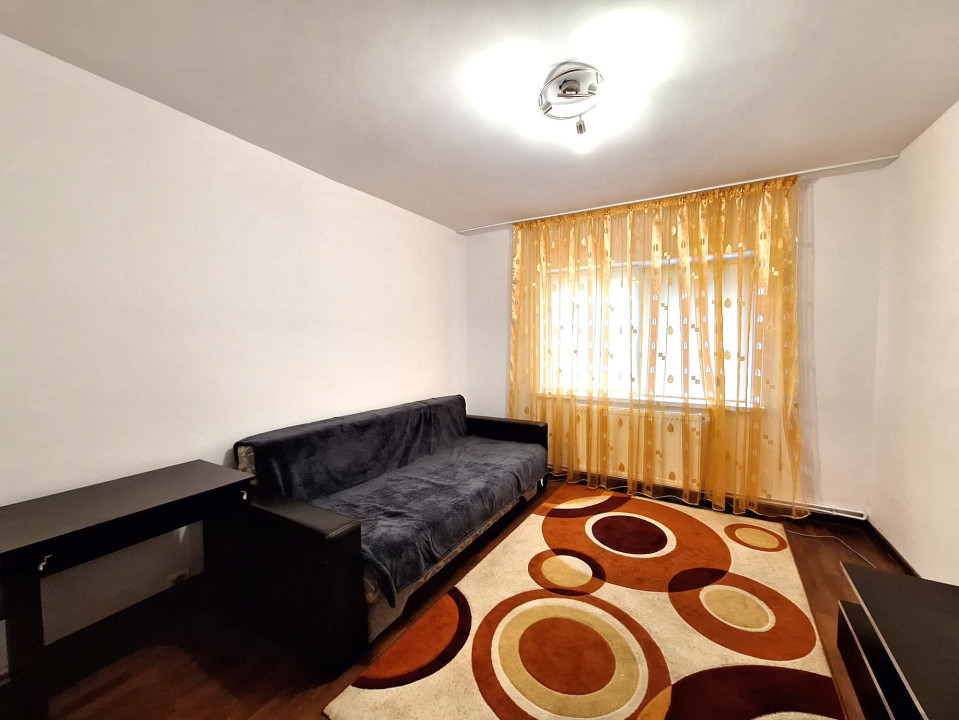 Apartament cu 2 camere, Decomandat, Zona Noua