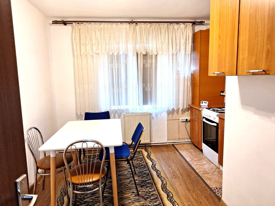 Apartament cu 2 camere, Decomandat, Zona Noua