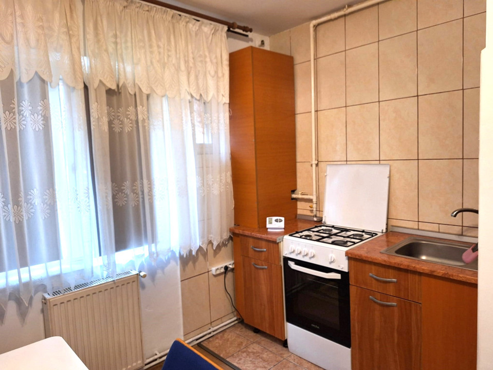 Apartament cu 2 camere, Decomandat, Zona Noua