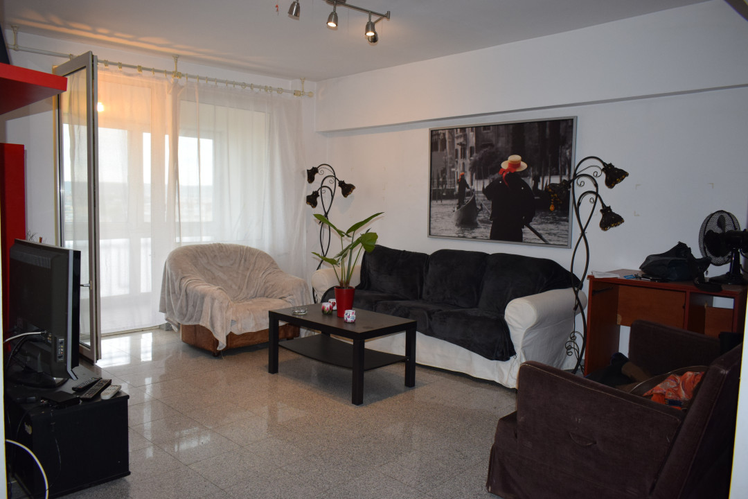 Apartament 4 camere, Rovine, de inchiriat