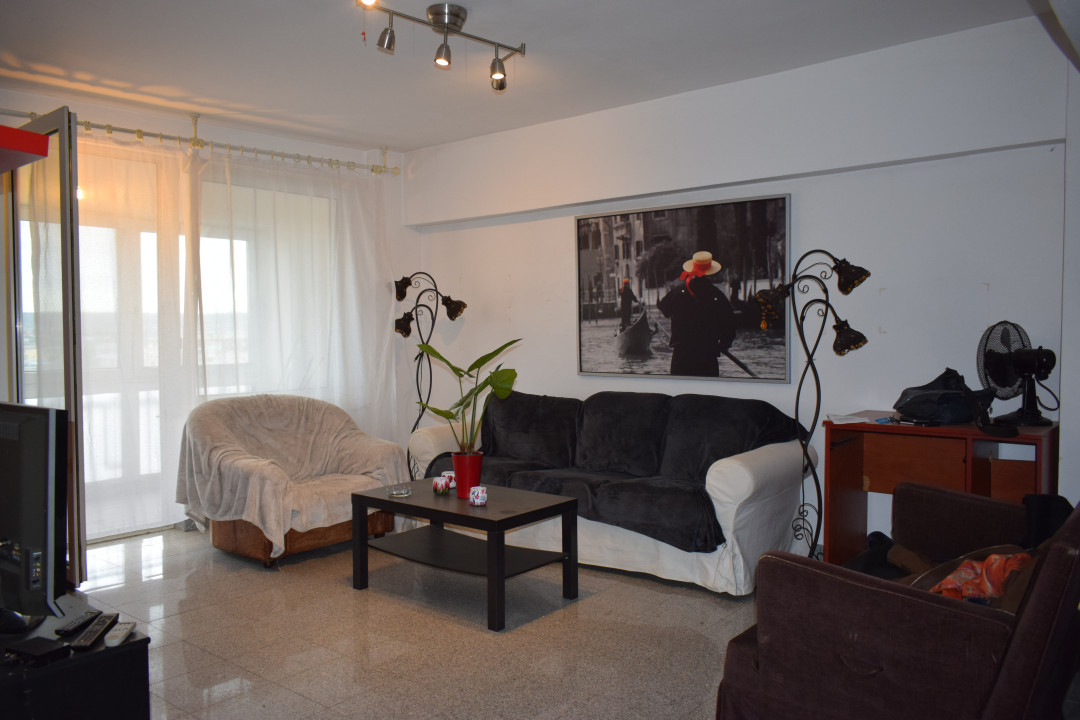 Apartament 4 camere, Rovine, de inchiriat