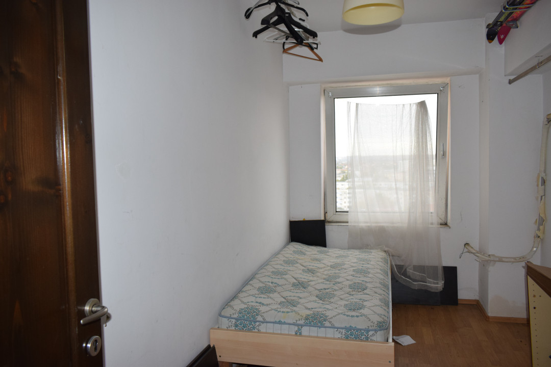 Apartament 4 camere, Rovine, de inchiriat