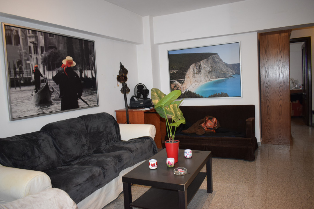 Apartament 4 camere, Rovine, de inchiriat