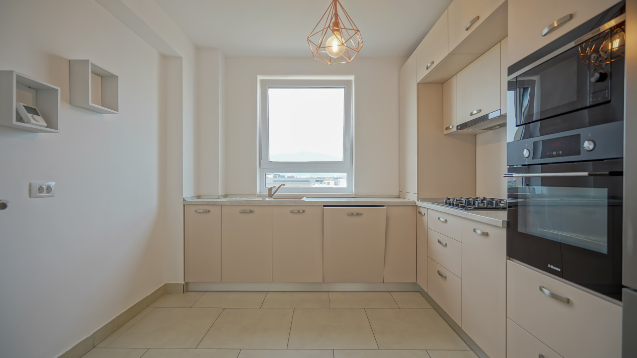 Apartament cu 3 camere, strada Ioan Popasu - Tractorul, Comision 0%