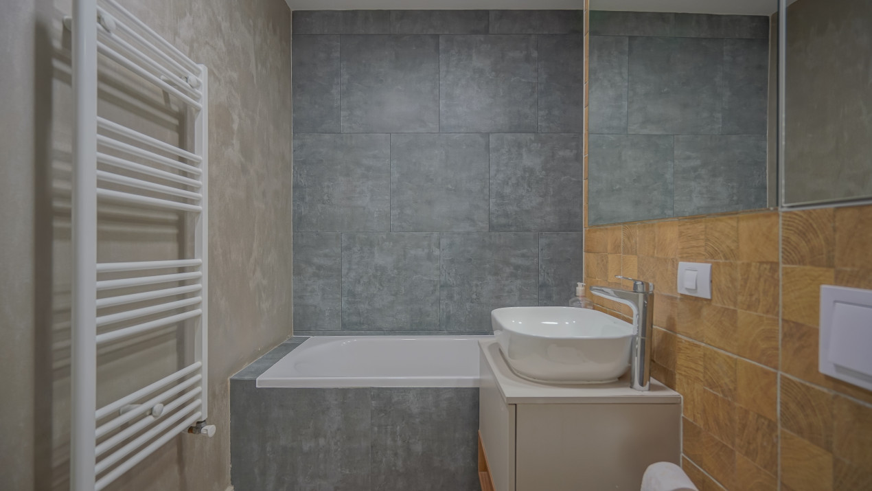 Apartament cu 3 camere, strada Ioan Popasu - Tractorul, Comision 0%