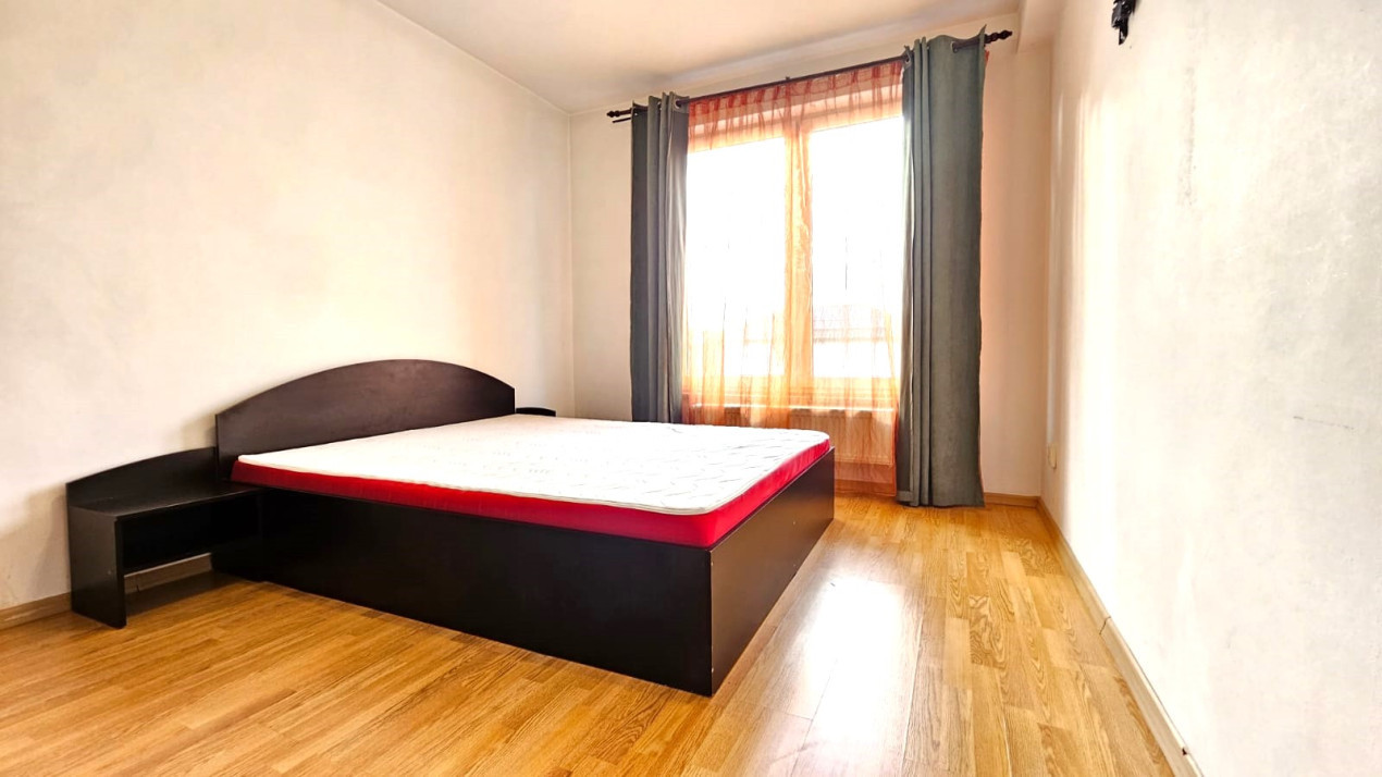 Apartament spațios cu 2 camere, balcon și parcare, str. Florilor