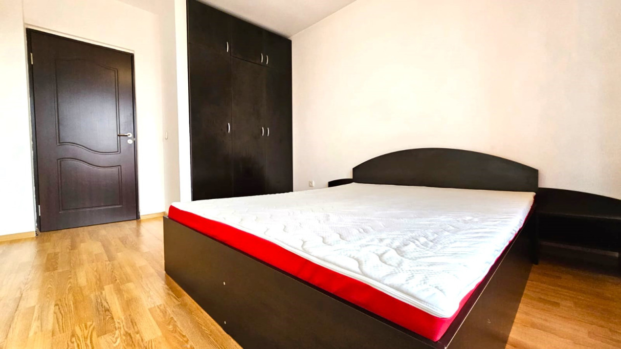 Apartament spațios cu 2 camere, balcon și parcare, str. Florilor