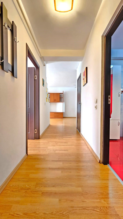 Apartament spațios cu 2 camere, balcon și parcare, str. Florilor