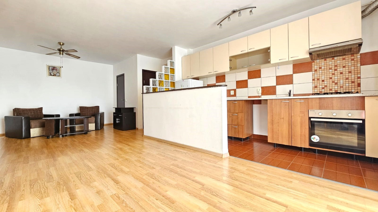 Apartament spațios cu 2 camere, balcon și parcare, str. Florilor