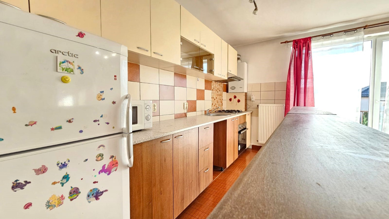 Apartament spațios cu 2 camere, balcon și parcare, str. Florilor