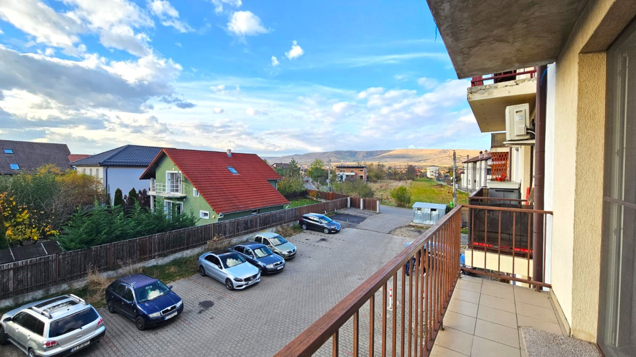 Apartament spațios cu 2 camere, balcon și parcare, str. Florilor