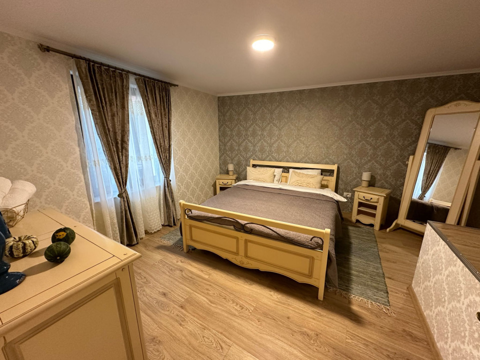 Casă cu 4 camere și garaj