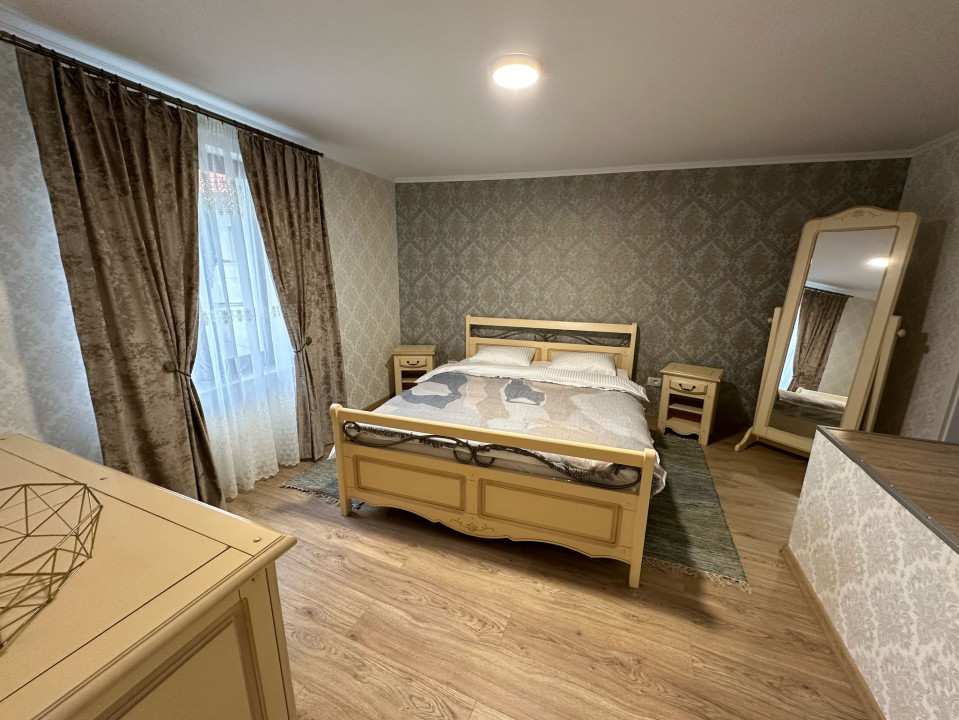 Casă cu 4 camere și garaj