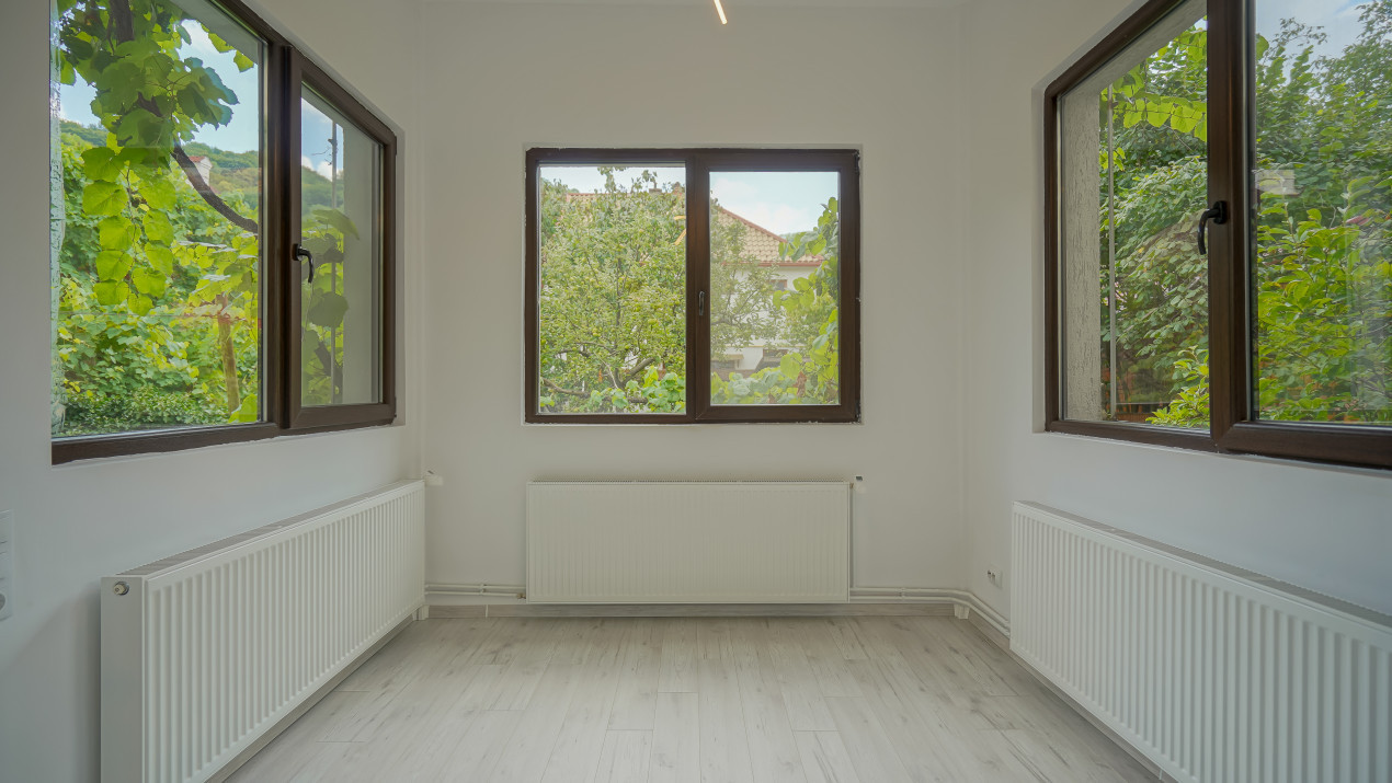 REZERVAT - Apartament cu 3 camere, garaj, terasă și teren de 190 mp -zona Patria
