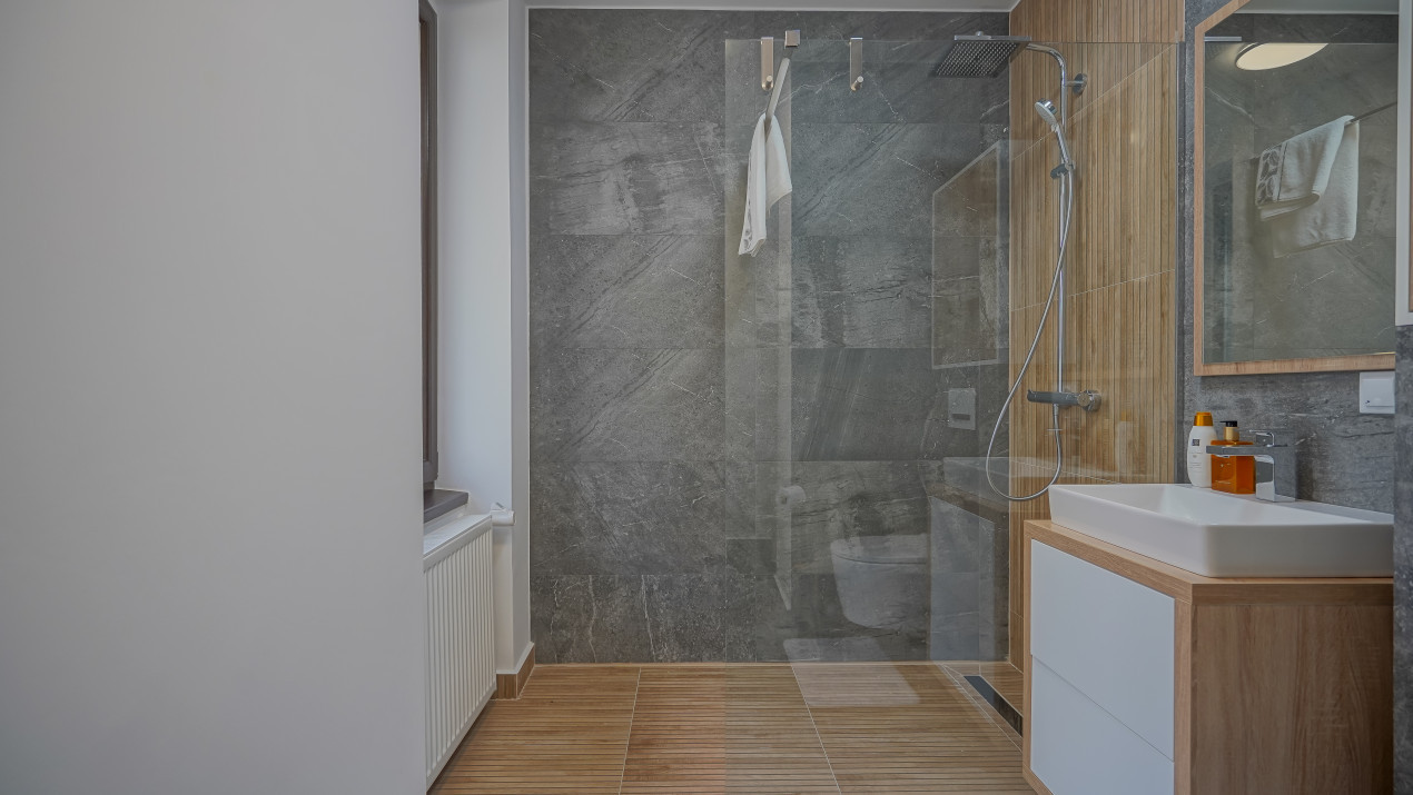 REZERVAT - Apartament cu 3 camere, garaj, terasă și teren de 190 mp -zona Patria