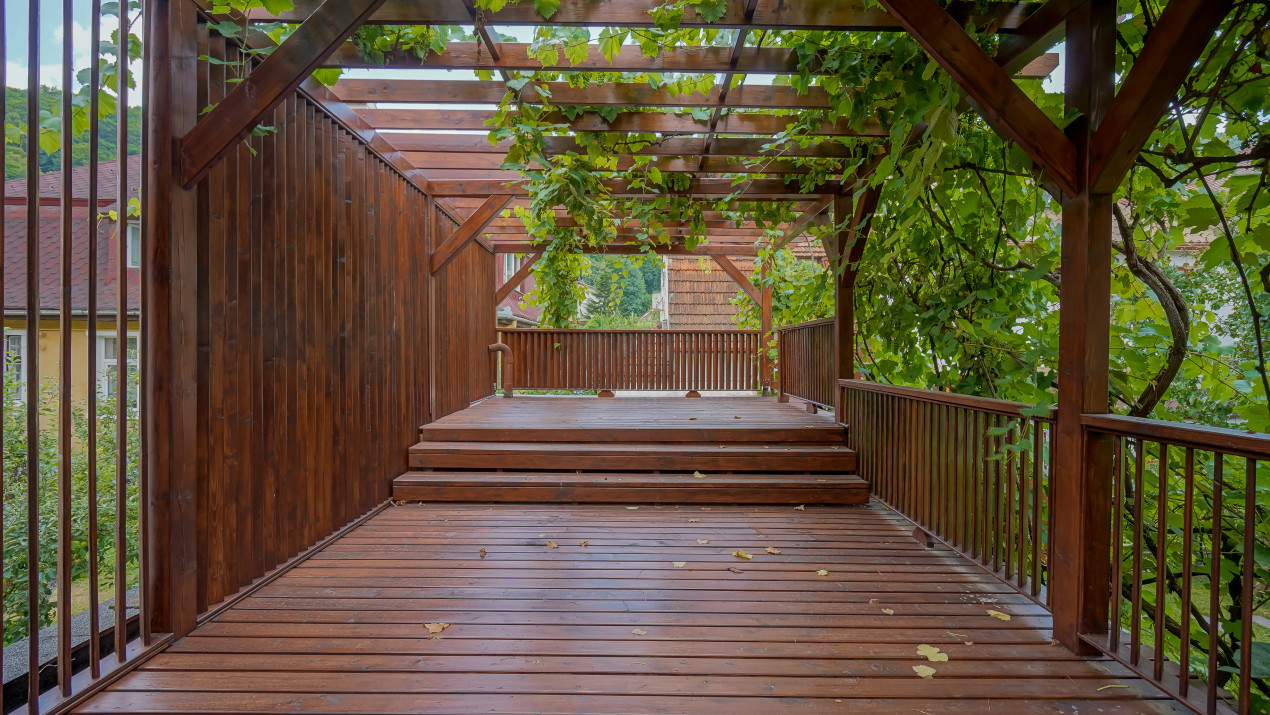 Apartament cu 3 camere, garaj, terasă și teren de 190 mp -zona Patria