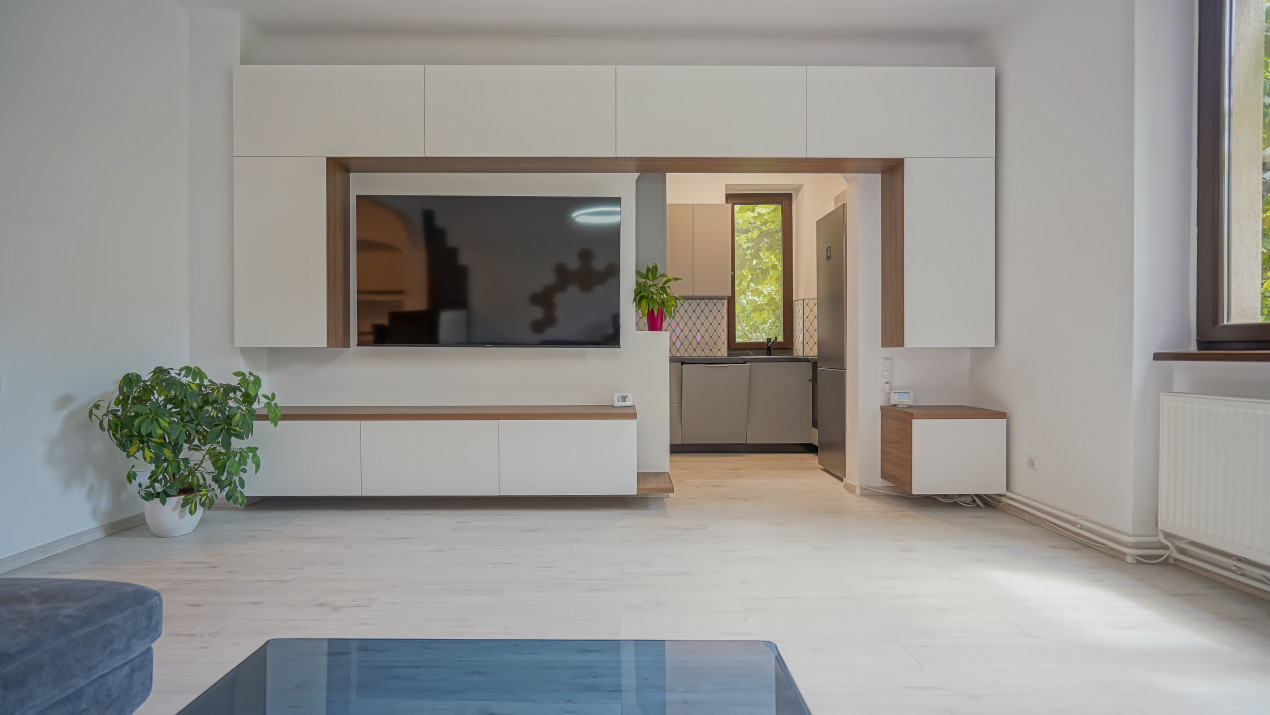 Apartament cu 3 camere, garaj, terasă și teren de 190 mp -zona Patria