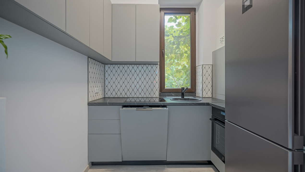 Apartament cu 3 camere, garaj, terasă și teren de 190 mp -zona Patria