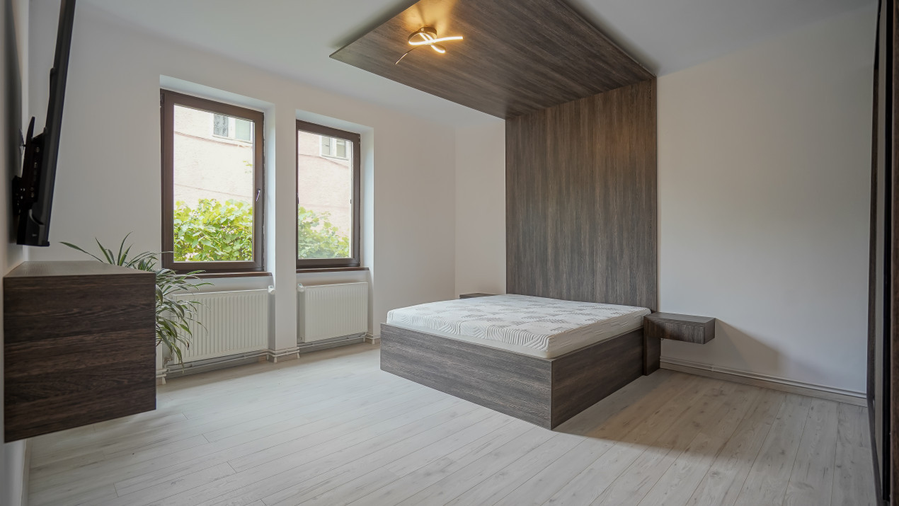 Apartament cu 3 camere, garaj, terasă și teren de 190 mp -zona Patria