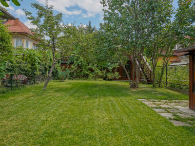 Apartament cu 3 camere, garaj, terasă și teren de 190 mp -zona Patria