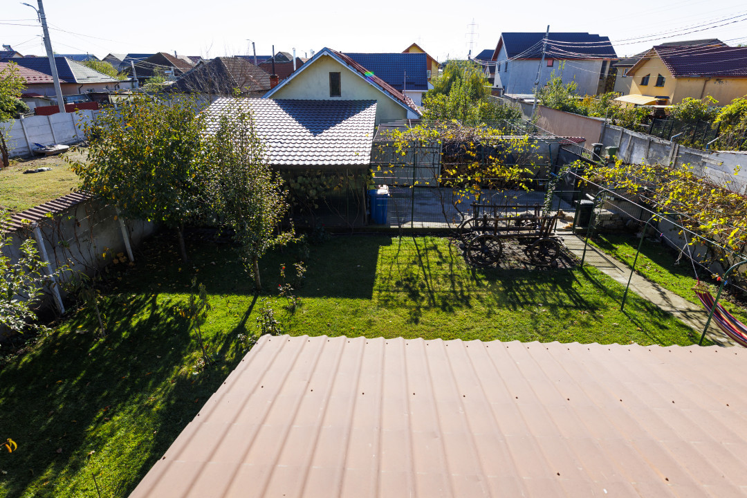 Casa parter si etaj compusa din 5 camere cu teren 450 m Craiova, zona Brestei
